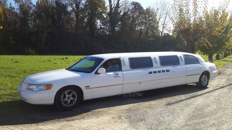 Noleggio Limousine Lincoln Town Car Stretch