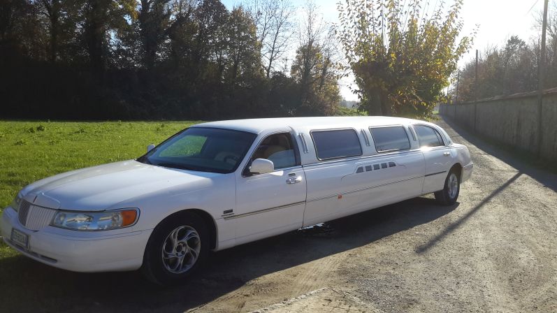 Noleggio Limousine Lincoln Town Car Stretch